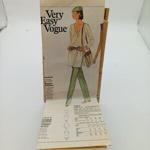 UNCUT Vintage Sewing PATTERN Vogue 7357, Very Easy Ladies 1980s Top Tunic